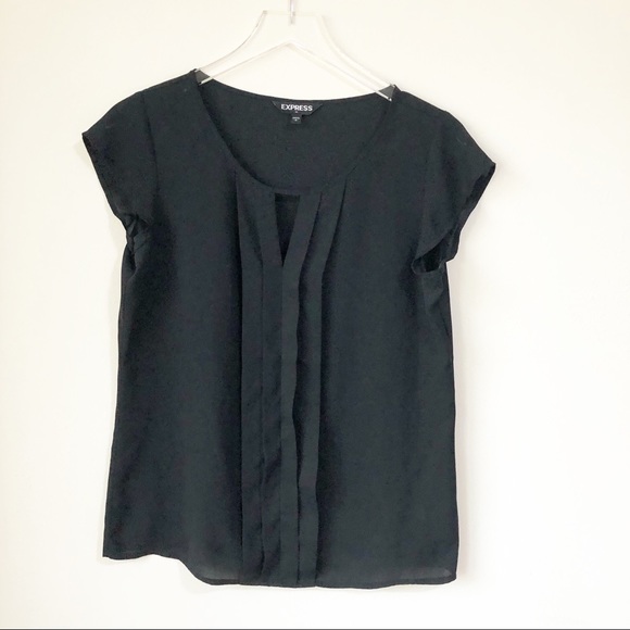 Express Tops - 🌸 Express | Short sleeve keyhole blouse